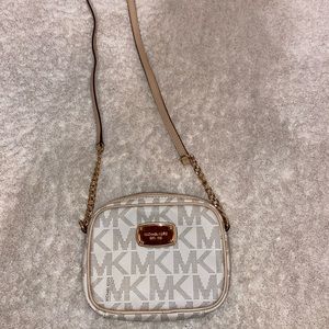 MICHAEL KORS CROSS BODY